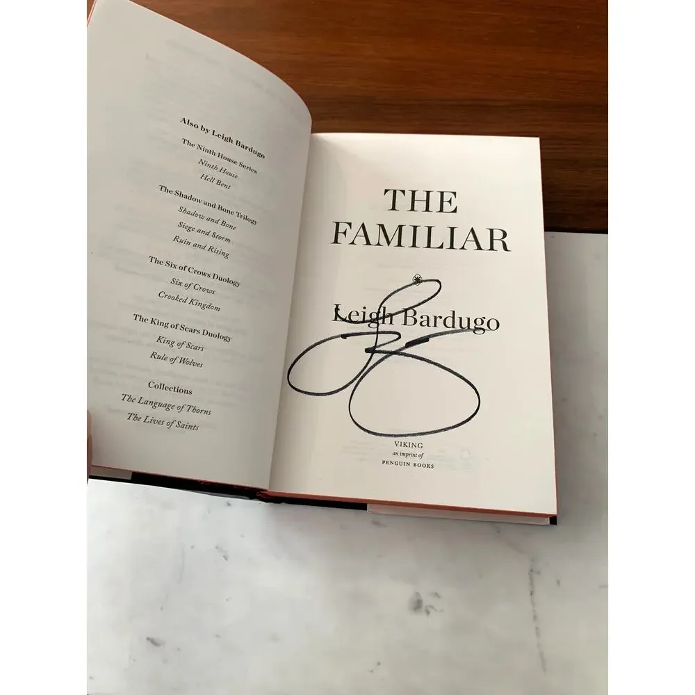 *RARE SIGNED* Leigh Bardugo The Familiar Waterstones UK Edition